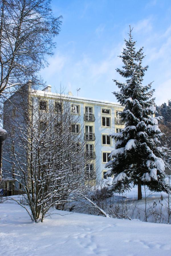 Pensjonat 4 Pory Roku Duszniki Zdrój Exteriör bild