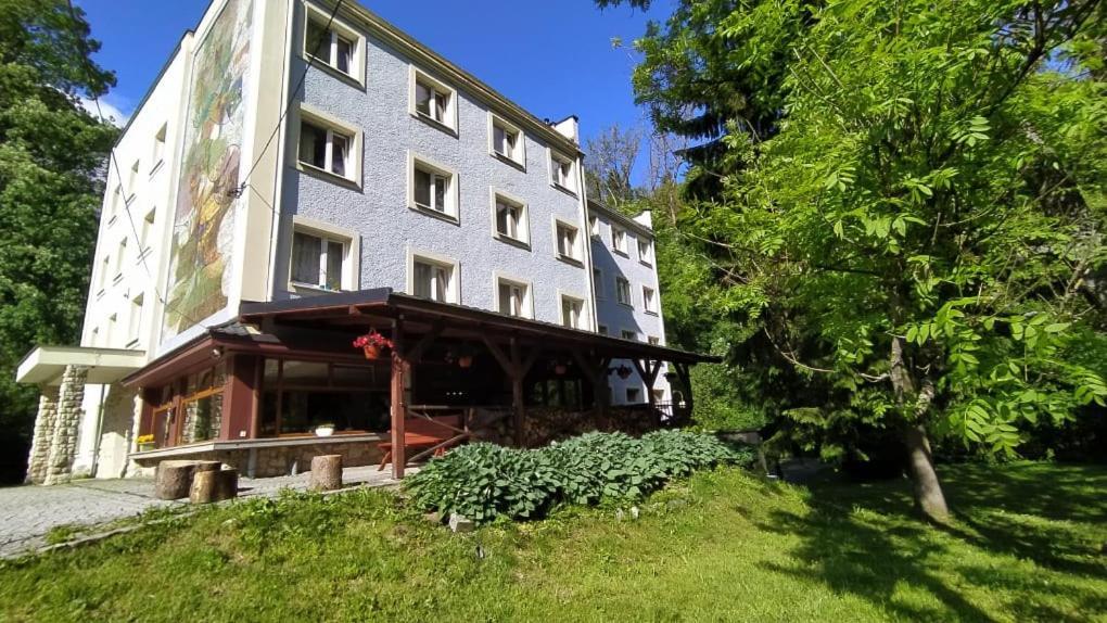 Pensjonat 4 Pory Roku Duszniki Zdrój Exteriör bild
